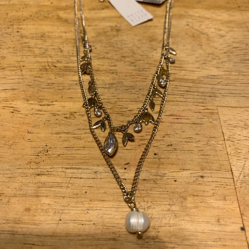 White House black market necklace